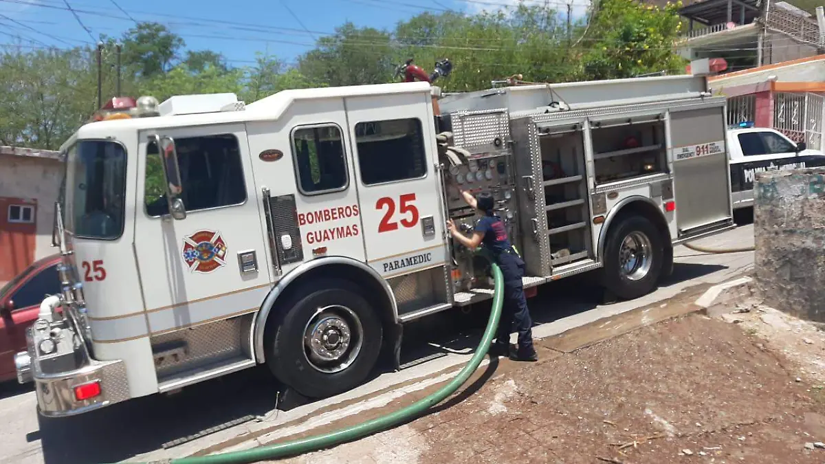 Lucero García Maquinista en Bomberos de Guaymas (1)